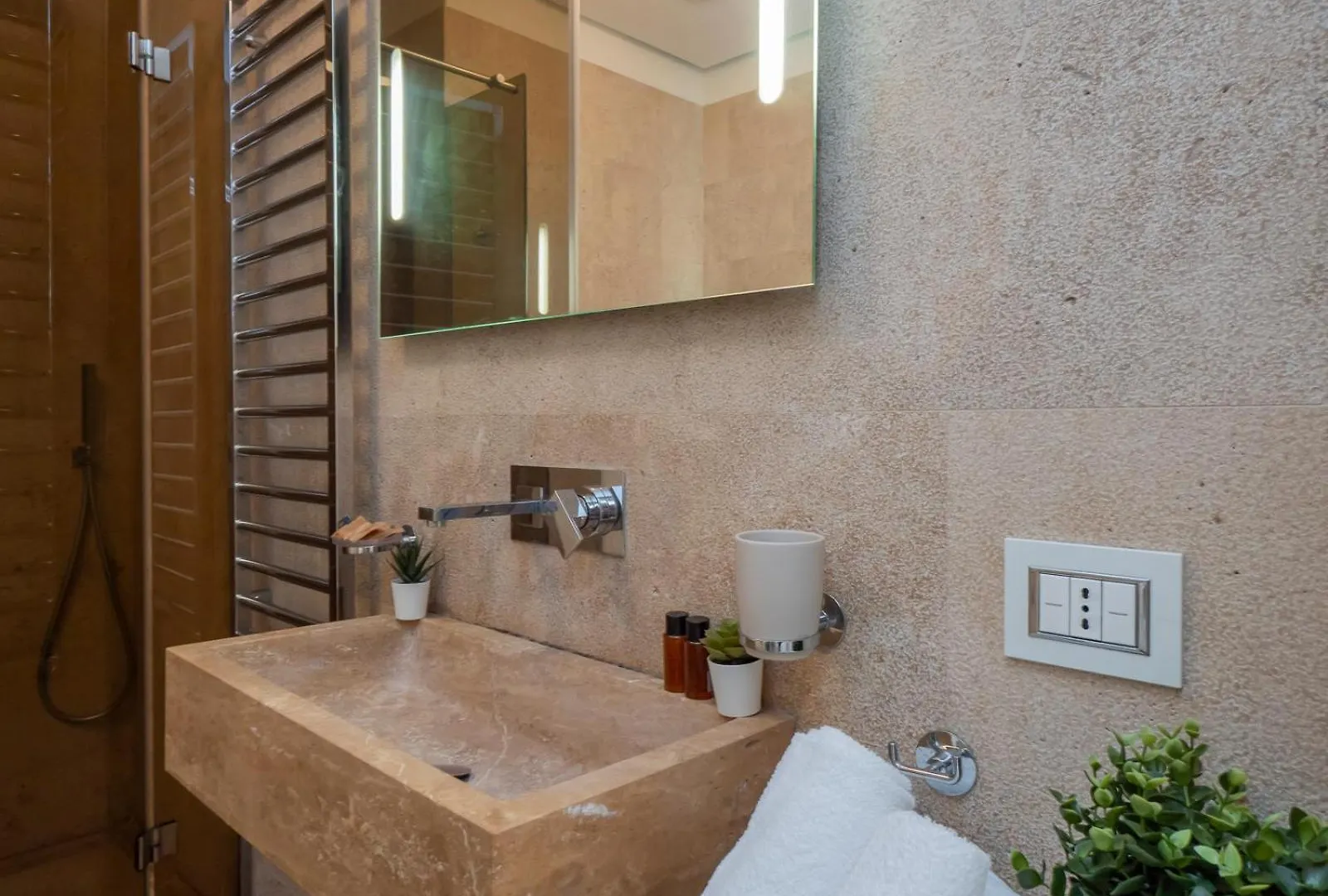 Italstay - Bollo Studio Flat - 5 Min To Duomo 밀라노 아파트